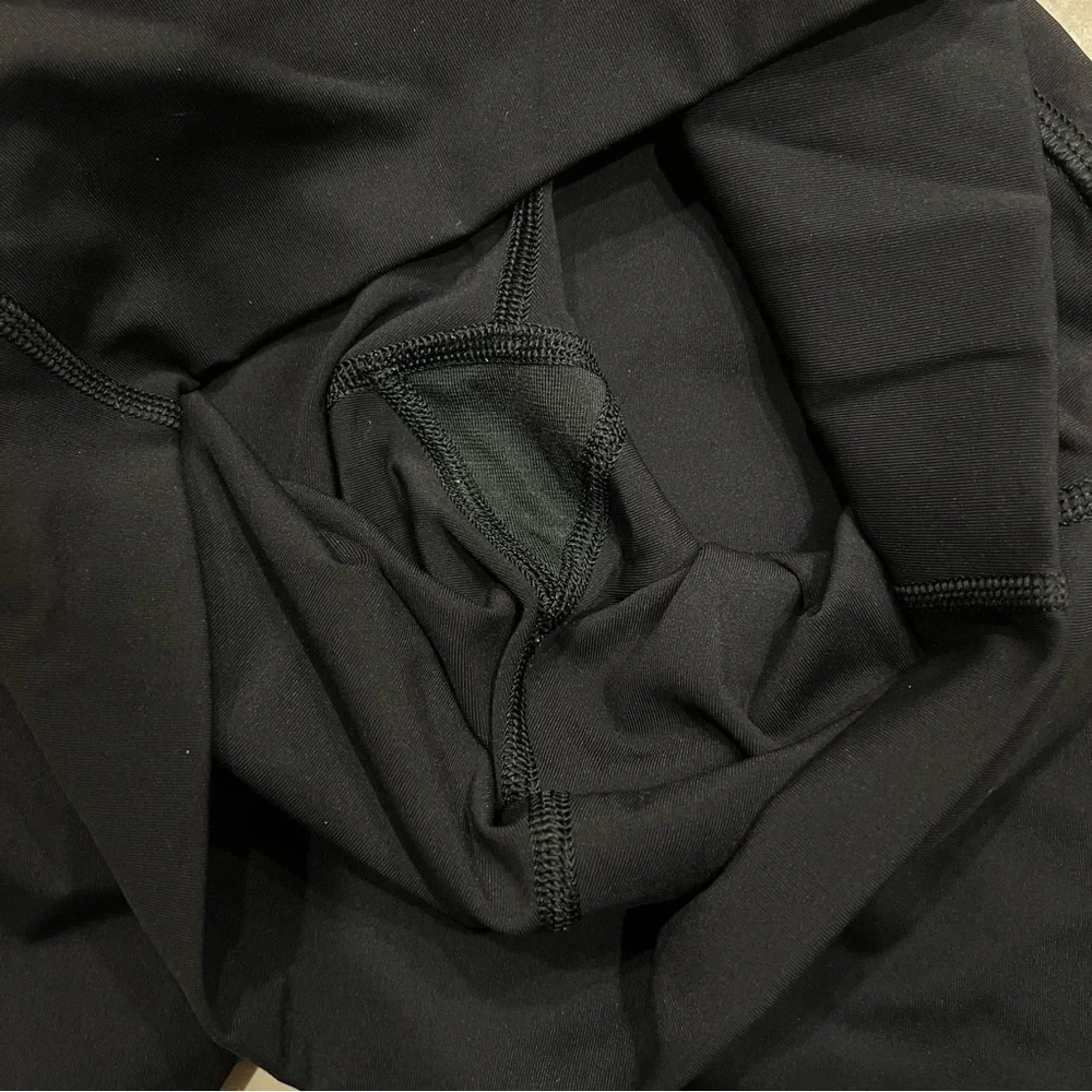 Lululemon Black Wunder Under Leggings 25” - Picture 8 of 8